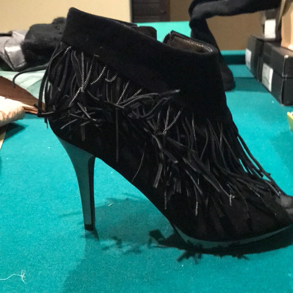 Black swayed fringe open toe heels